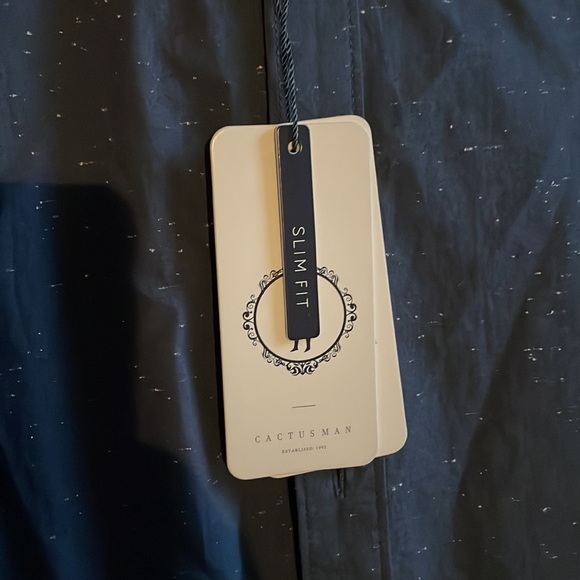 Button Up l XL - Picture 3 of 6